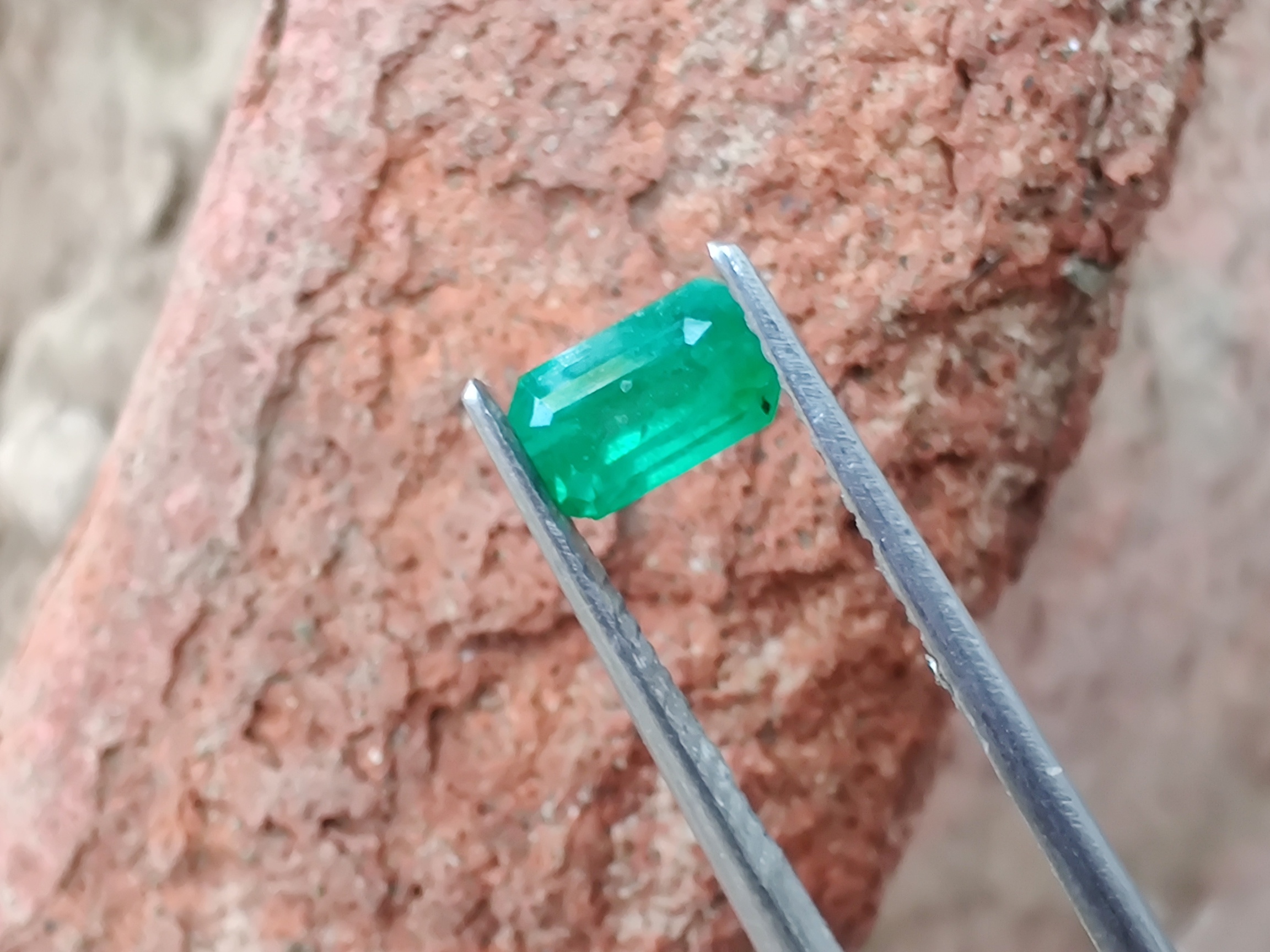 Natural Swat Emerald Vivid Green 1.00 ct Birthday gift view 3