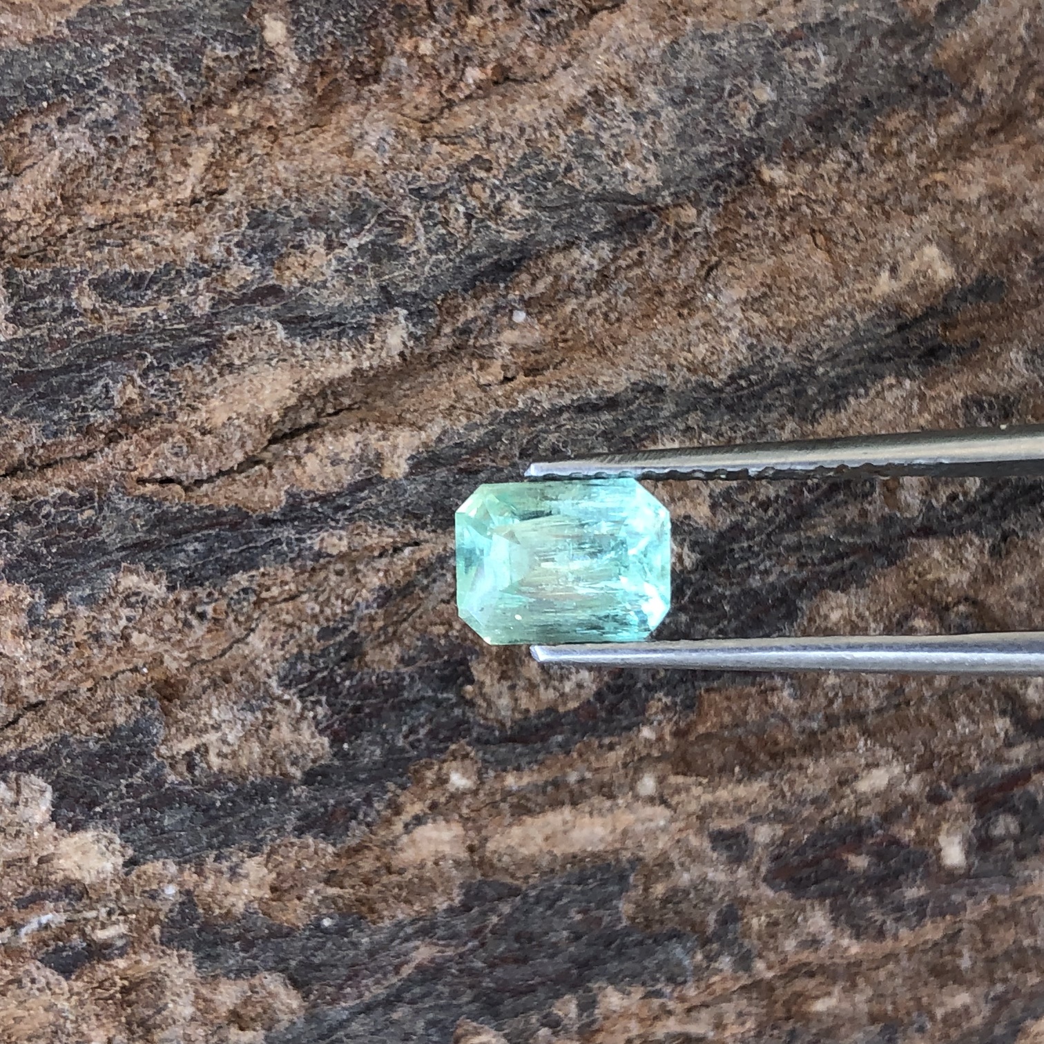 Natural Panjsher Emerald 1.35 ct light green color view 3
